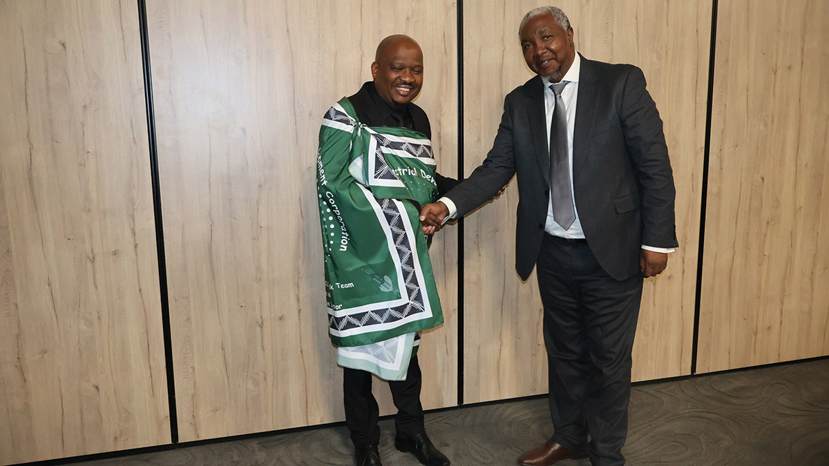 Under Secretary in the Ministry of Commerce Industry and Trade Phesheya Dube welcoming the Chairperson of the SACU Task Team Sbu Khumalo.